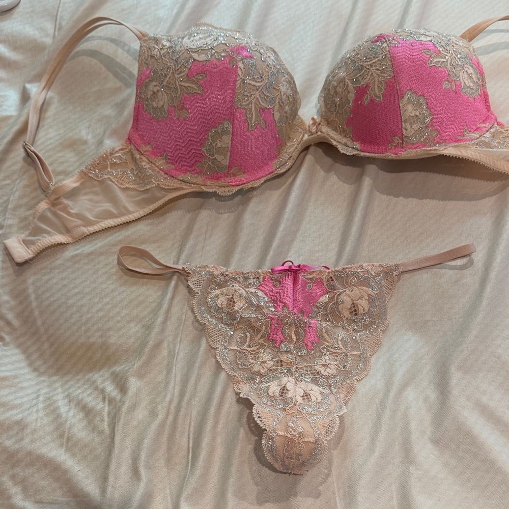 Victorias Secret Women's Pink and Nude Lace Push-Up Bra & Thong Set bra 34d